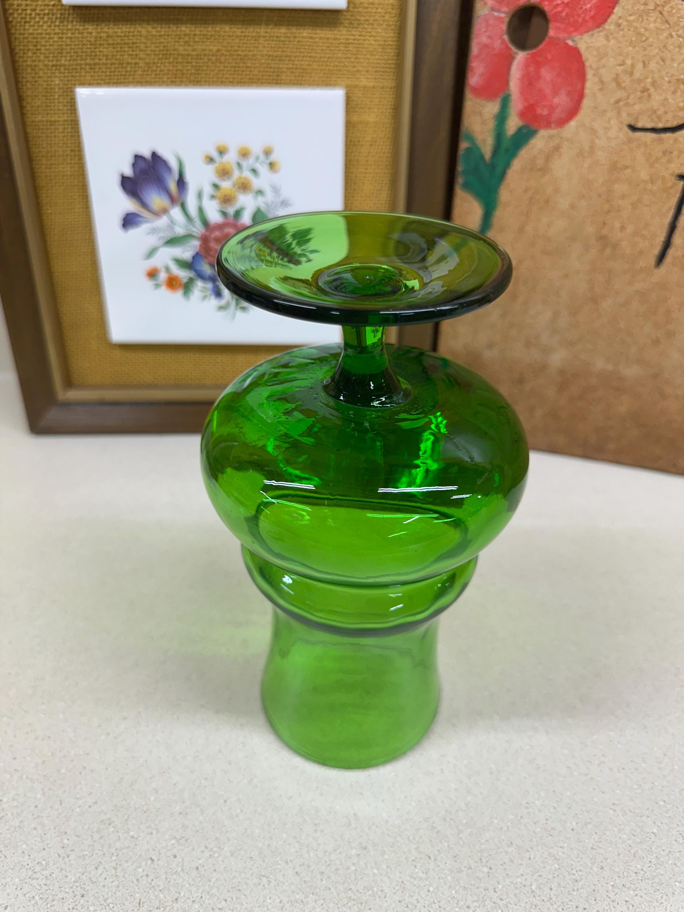 Emerald Green Glass Vase: Vintage Tablescape Wedding Decor