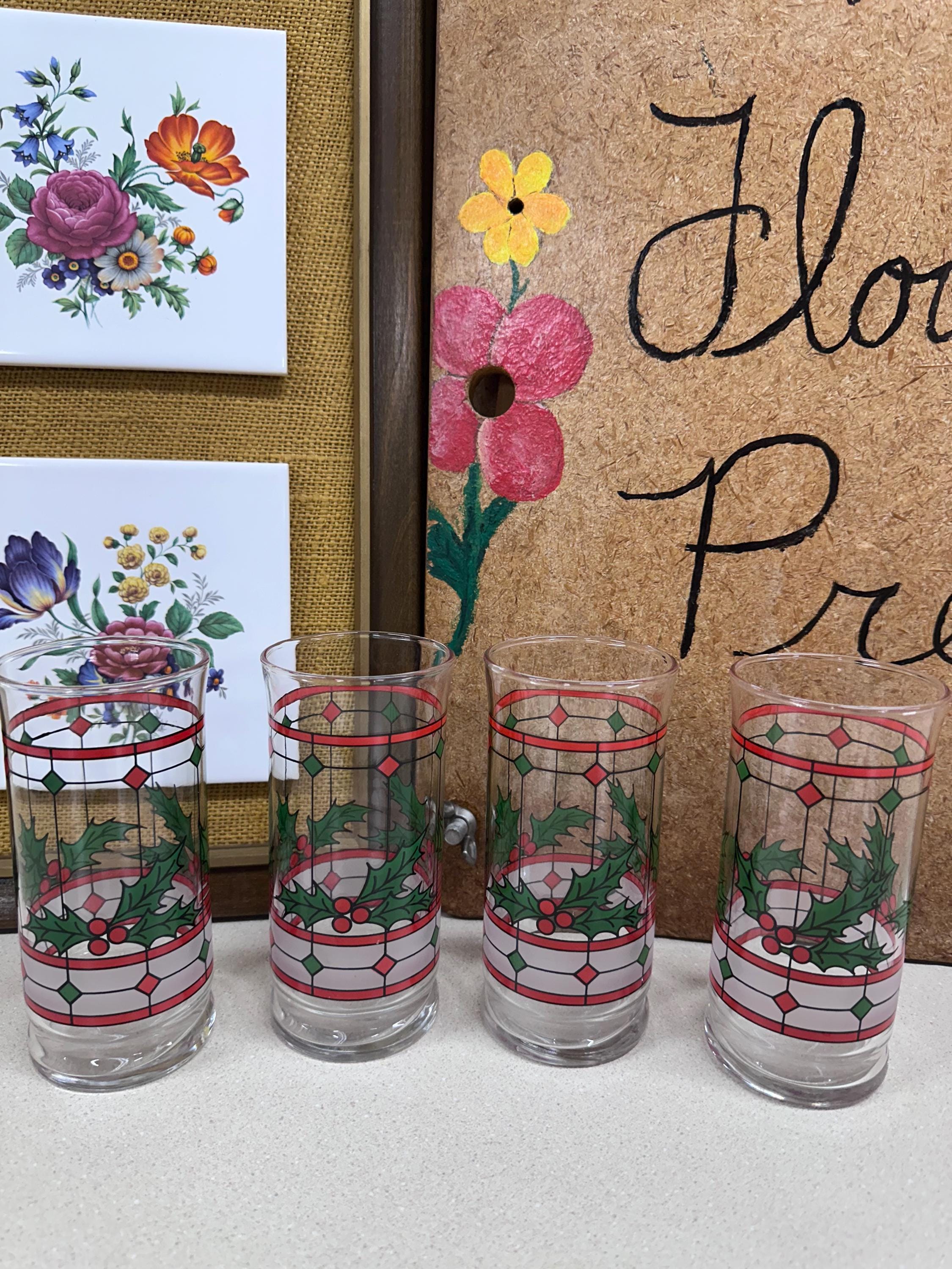Vintage Libbey Holly Berry Tumblers: USA Cottagecore Holiday Decor, Set of 4