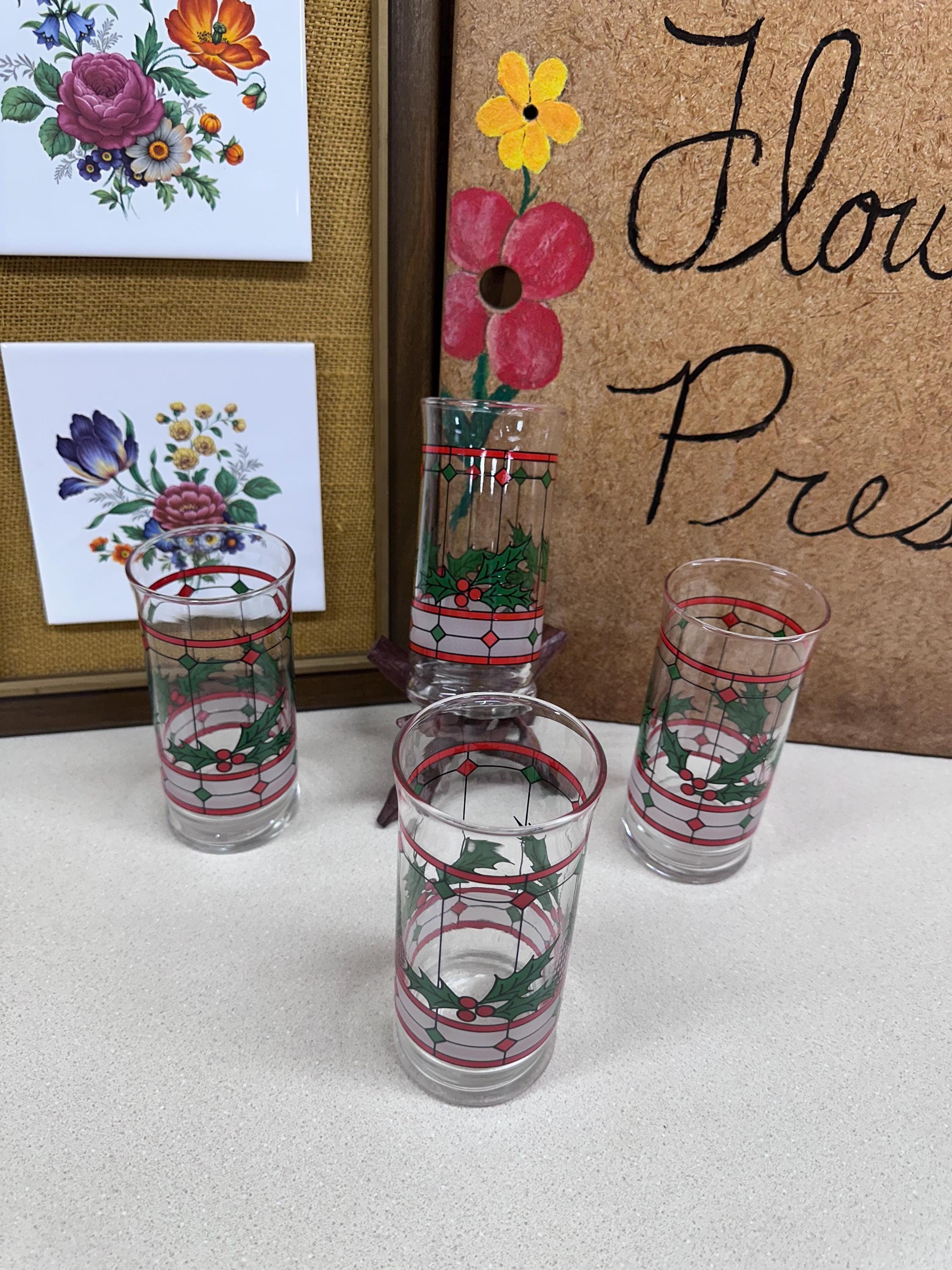 Vintage Libbey Holly Berry Tumblers: USA Cottagecore Holiday Decor, Set of 4
