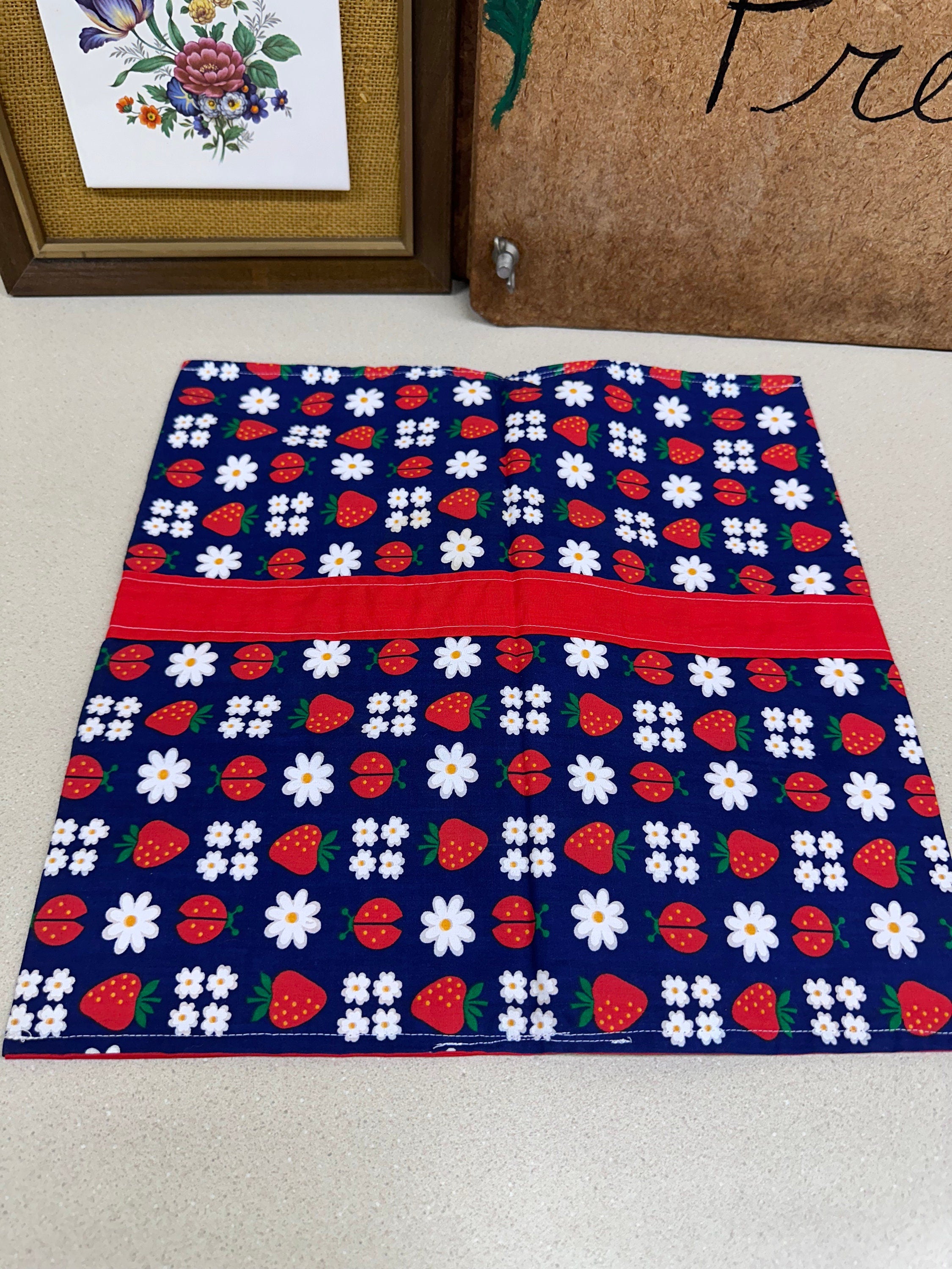 Handmade Casserole Carrier Pot Luck Dish Warmer with Handles Strawberries