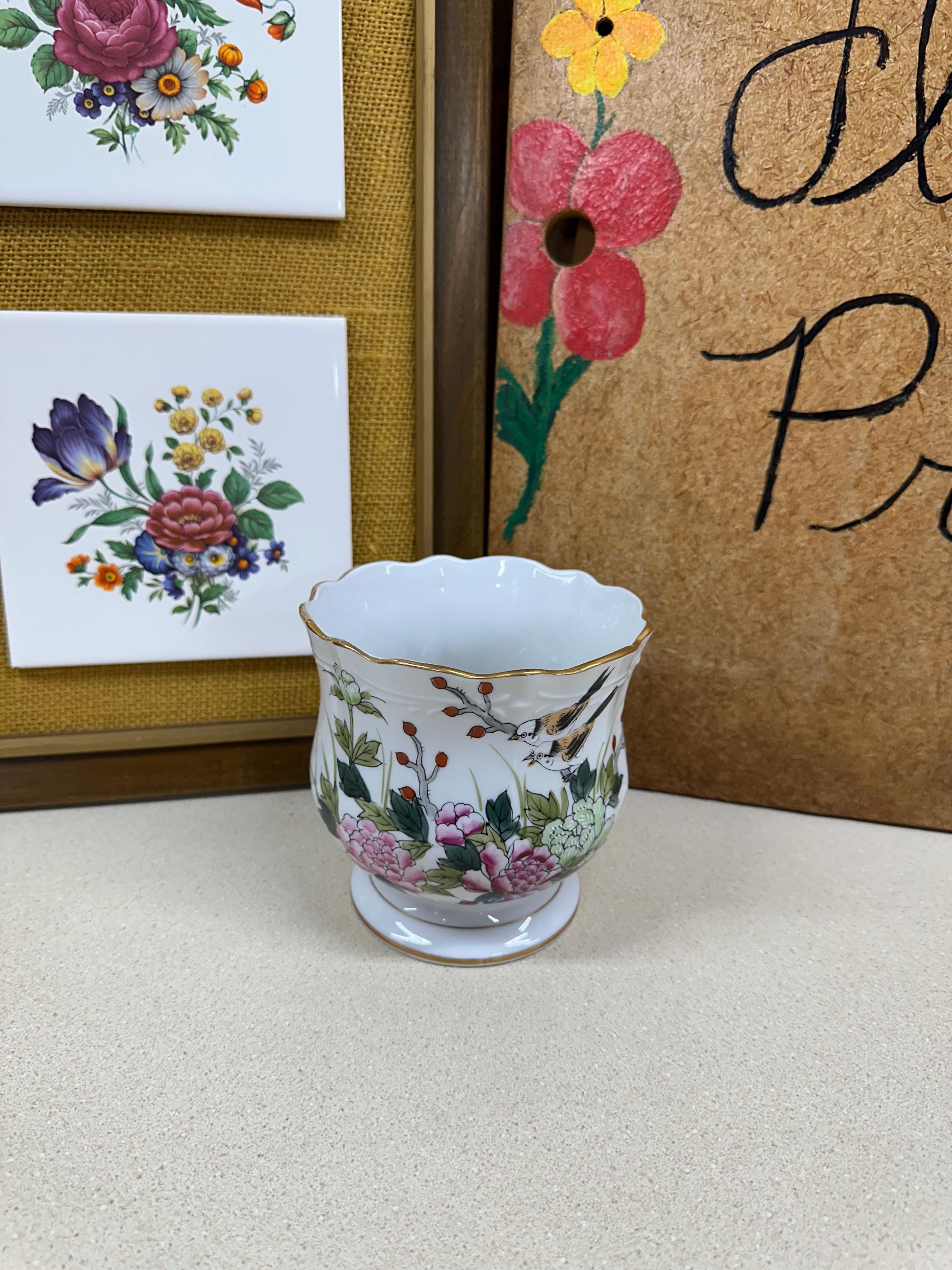 Vintage Kutani Vase: Floral Bird Design, Japanese Porcelain