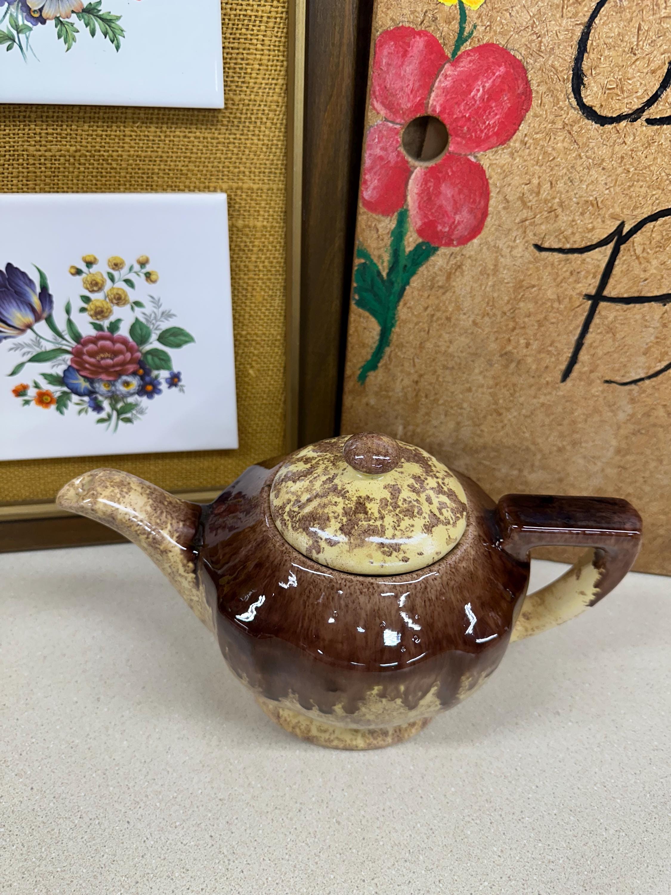 Vintage Teapot Tea Kettle: Gordon USA Brown Cream Neutral