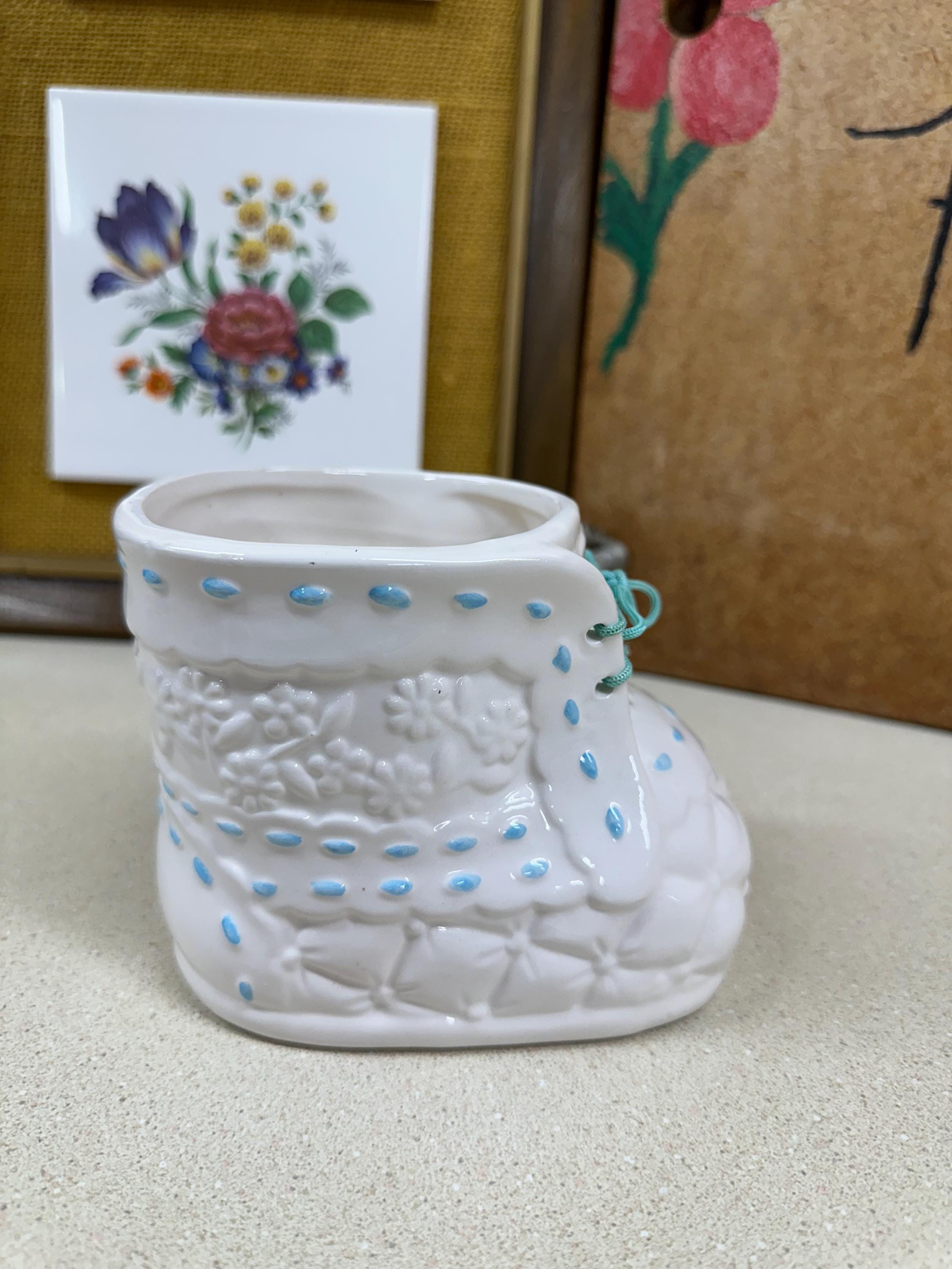 Vintage Blue Boot Planter: Floral Arrangement Plant Vessel