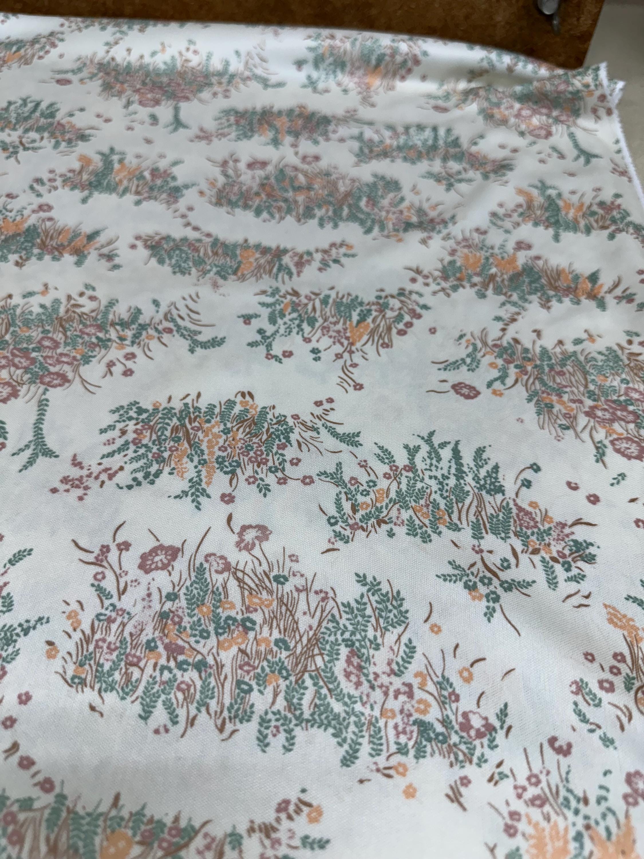 Vintage Floral Fabric: Pink & Green Stretchy Textile (60x40 inches)
