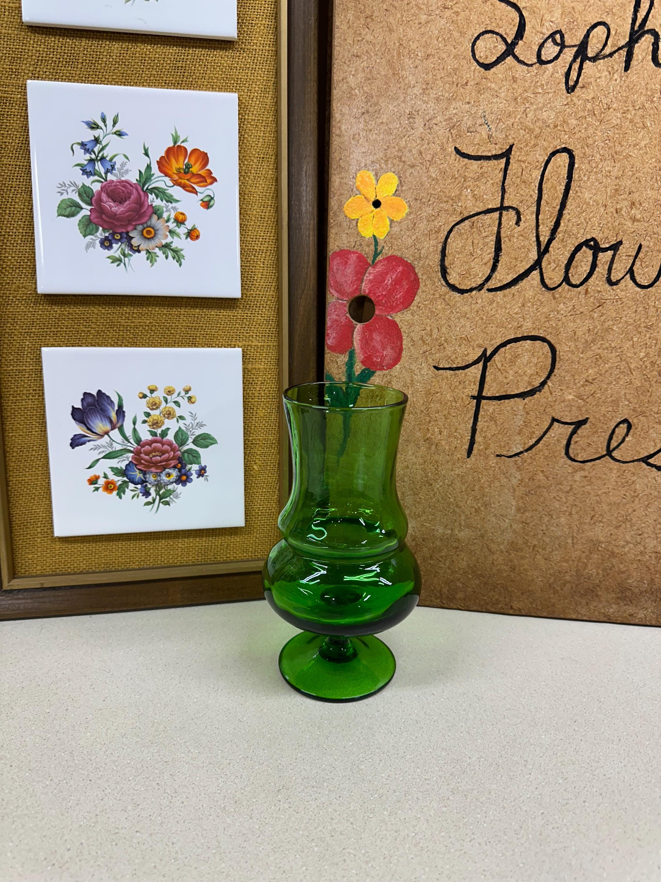 Emerald Green Glass Vase: Vintage Tablescape Wedding Decor