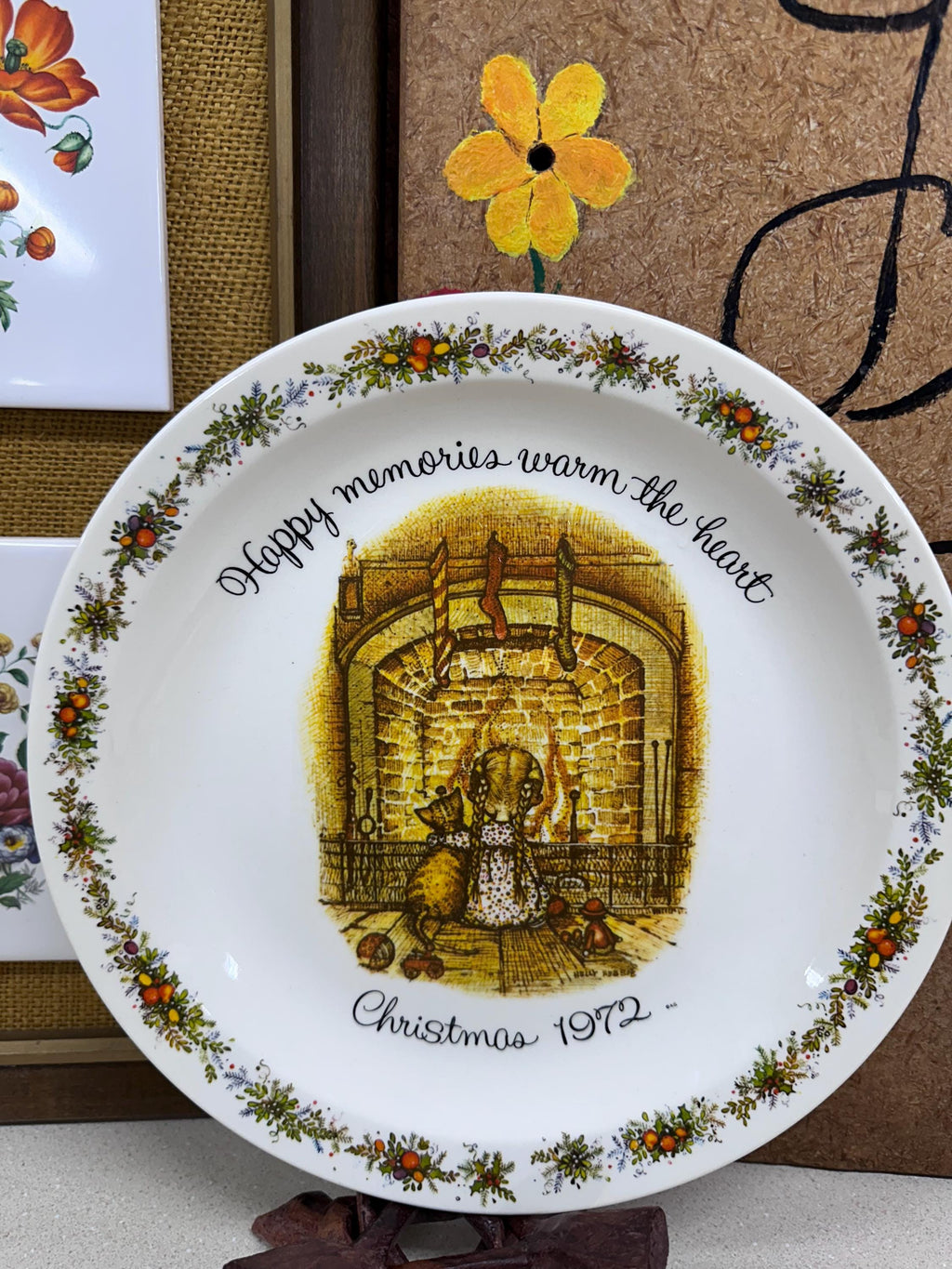 Vintage Holly Hobbie USA 1972 Christmas Plate Girl Cat Fireplace Stockings