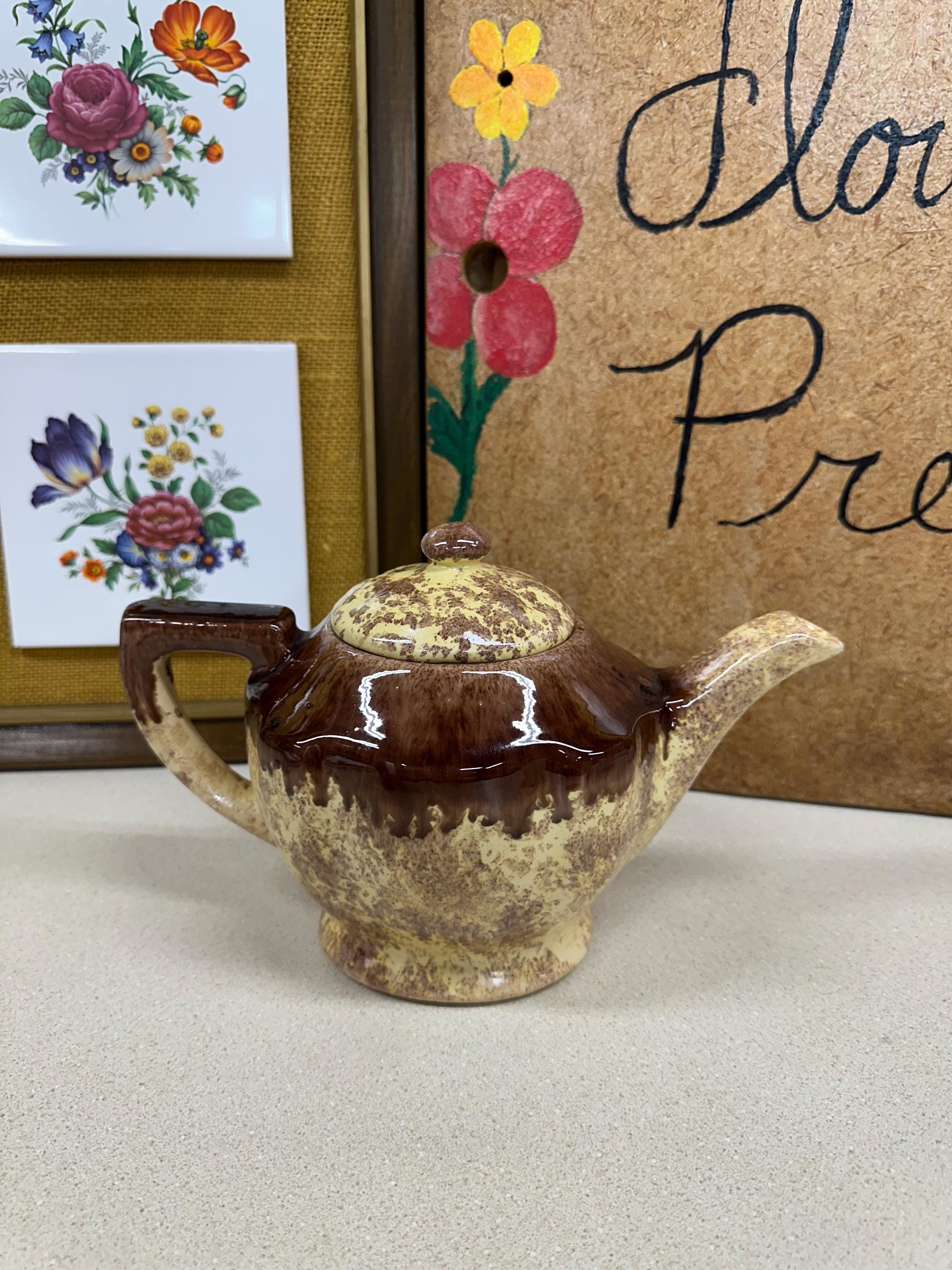 Vintage Teapot Tea Kettle: Gordon USA Brown Cream Neutral