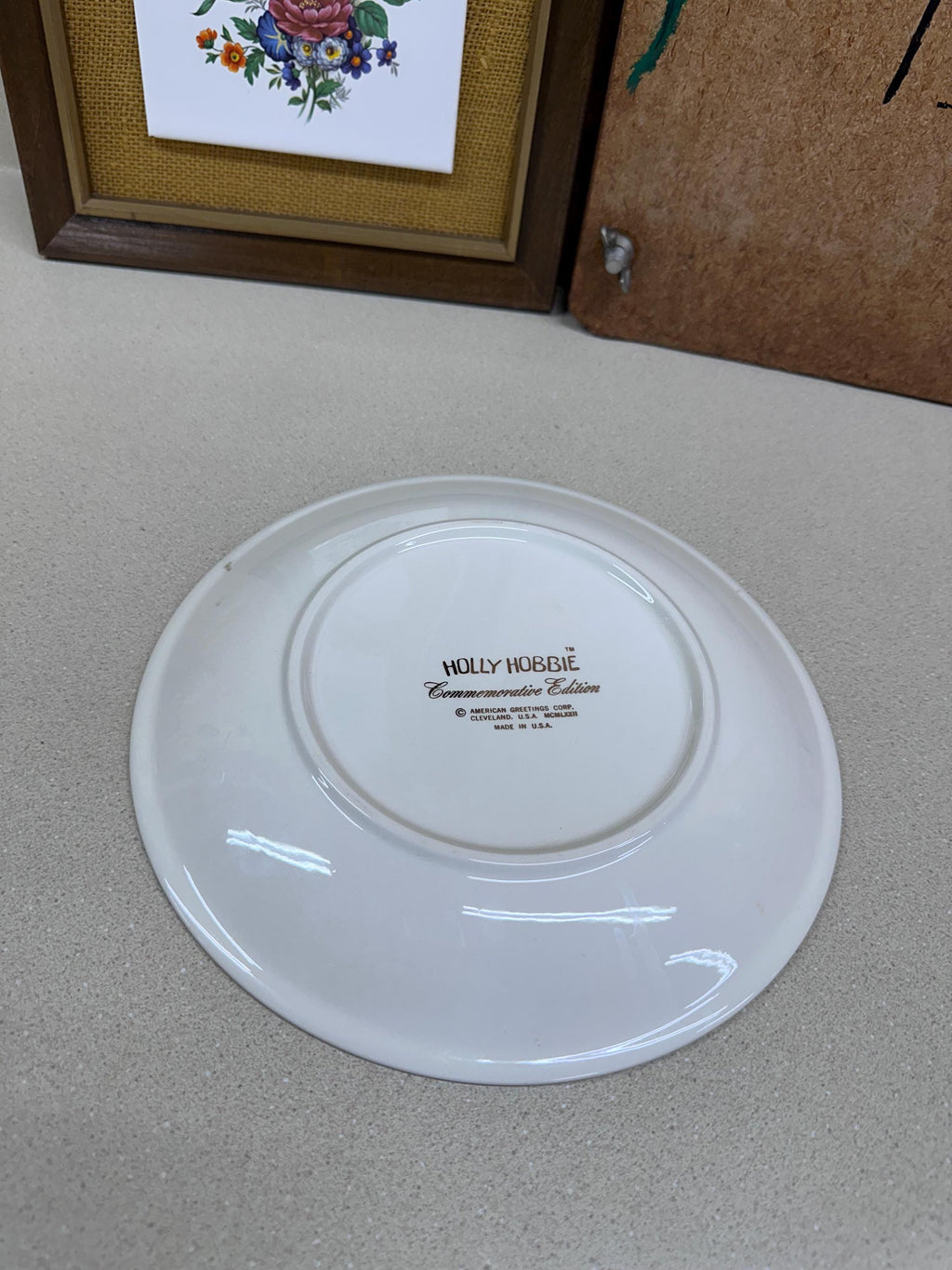 Vintage Holly Hobbie USA 1972 Christmas Plate Girl Cat Fireplace Stockings