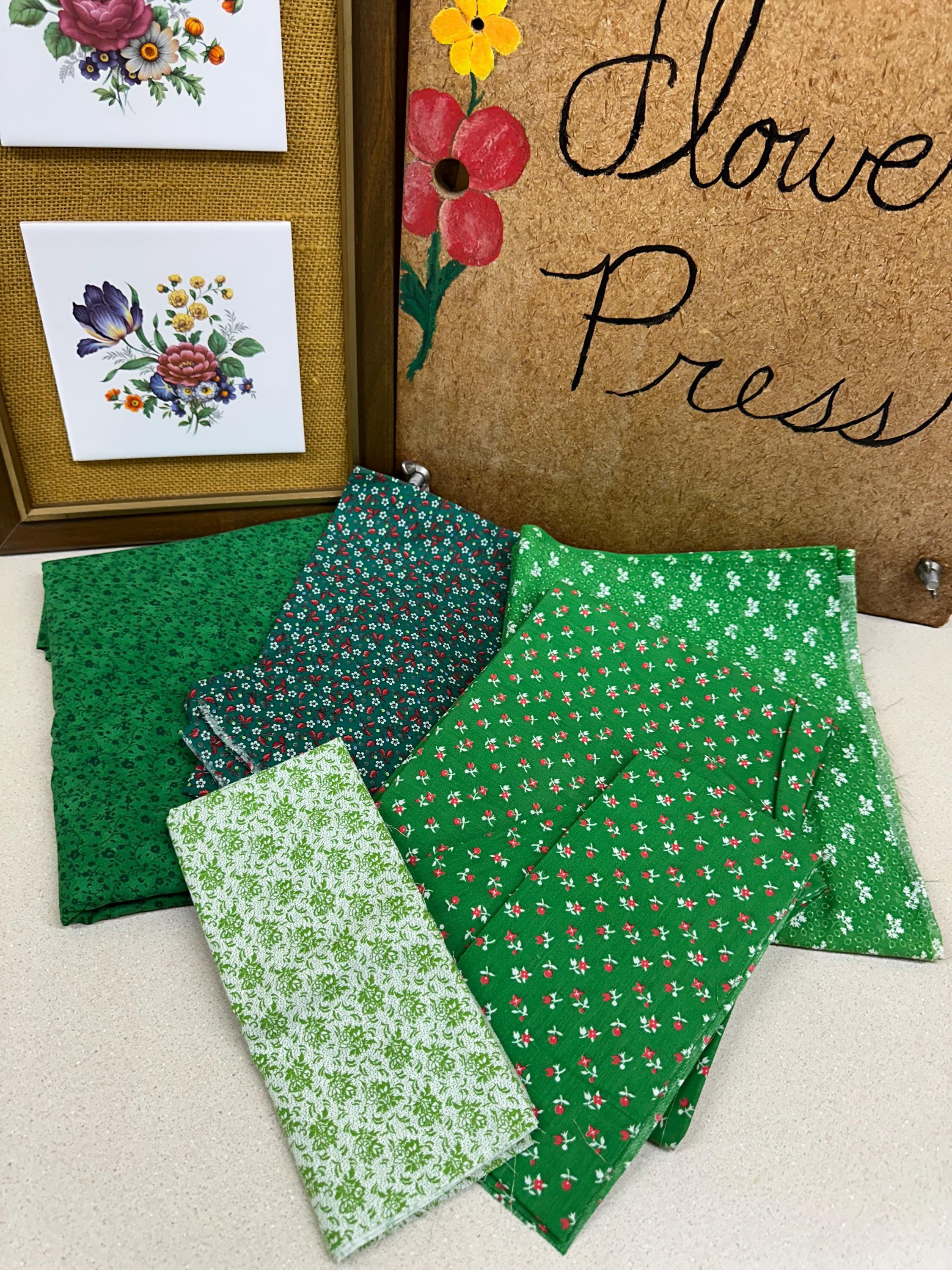 Vintage Floral Fabric Bundle: Retro Sewing & Craft Textiles - 5 Patterns