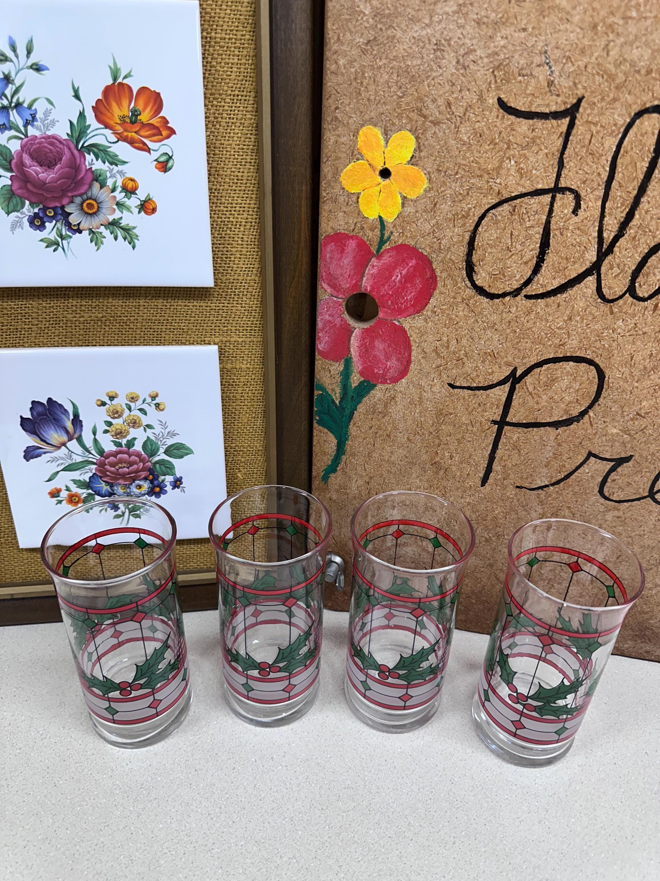 Vintage Libbey Holly Berry Tumblers: USA Cottagecore Holiday Decor, Set of 4