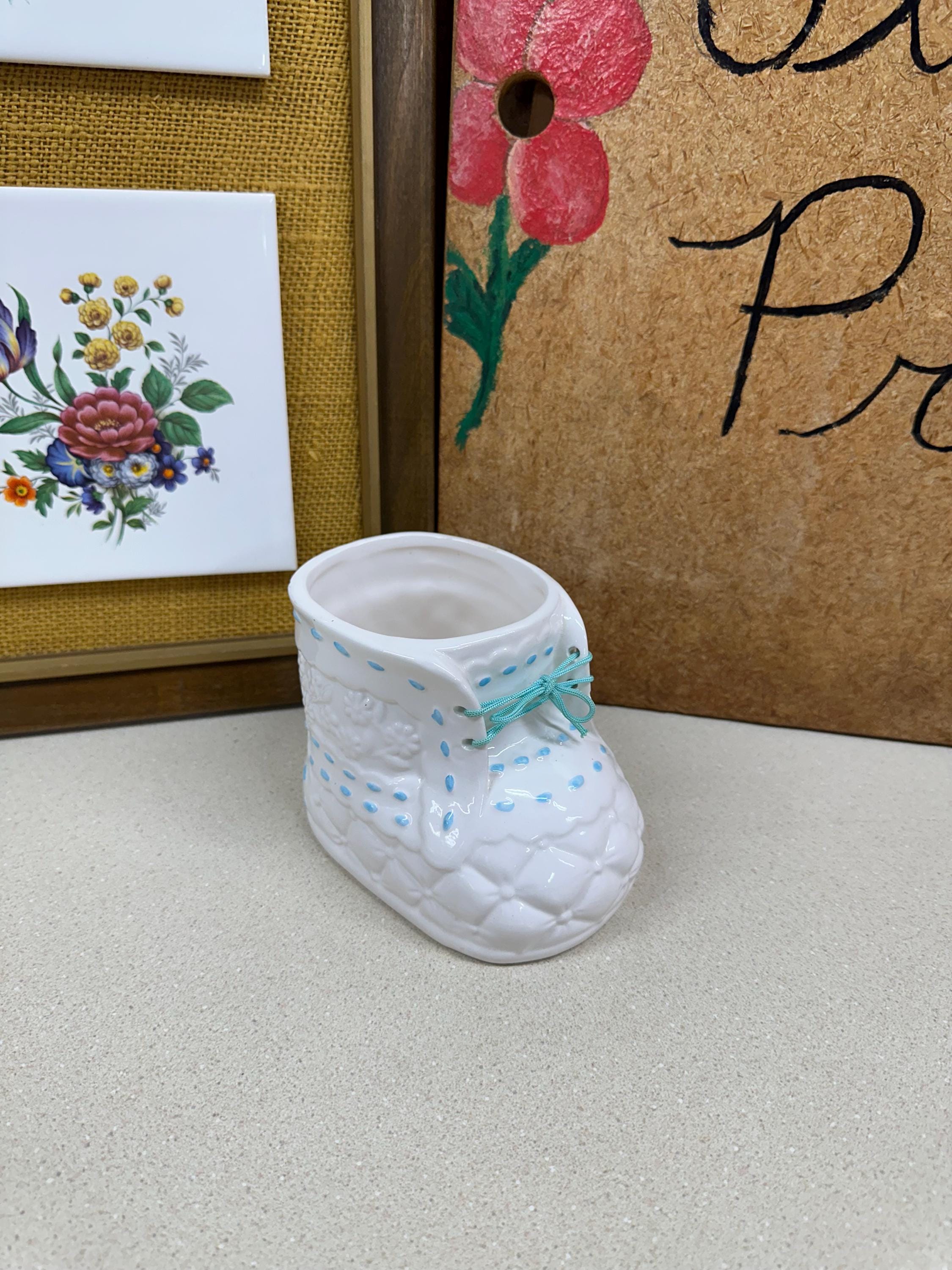 Vintage Blue Boot Planter: Floral Arrangement Plant Vessel