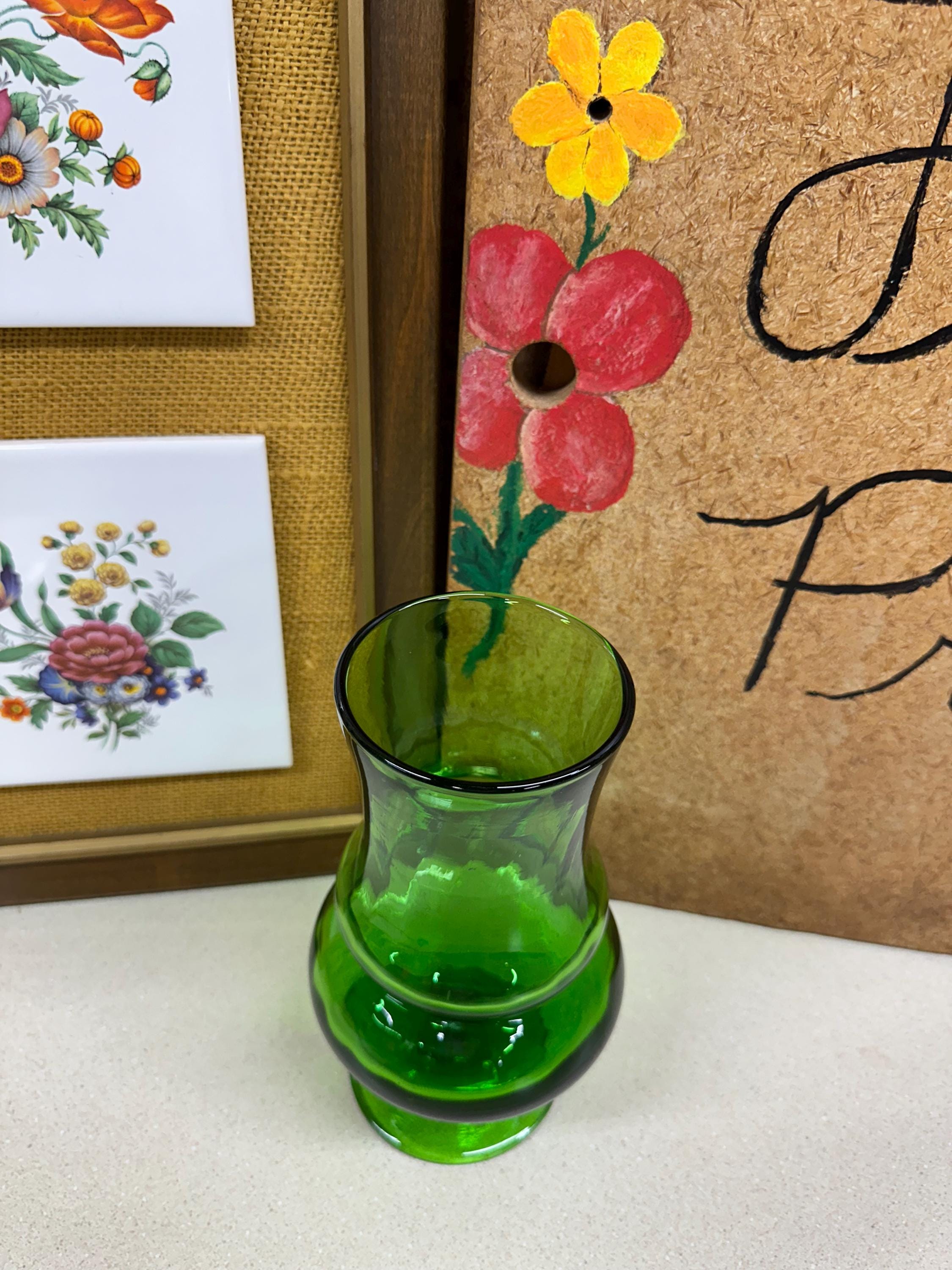 Emerald Green Glass Vase: Vintage Tablescape Wedding Decor