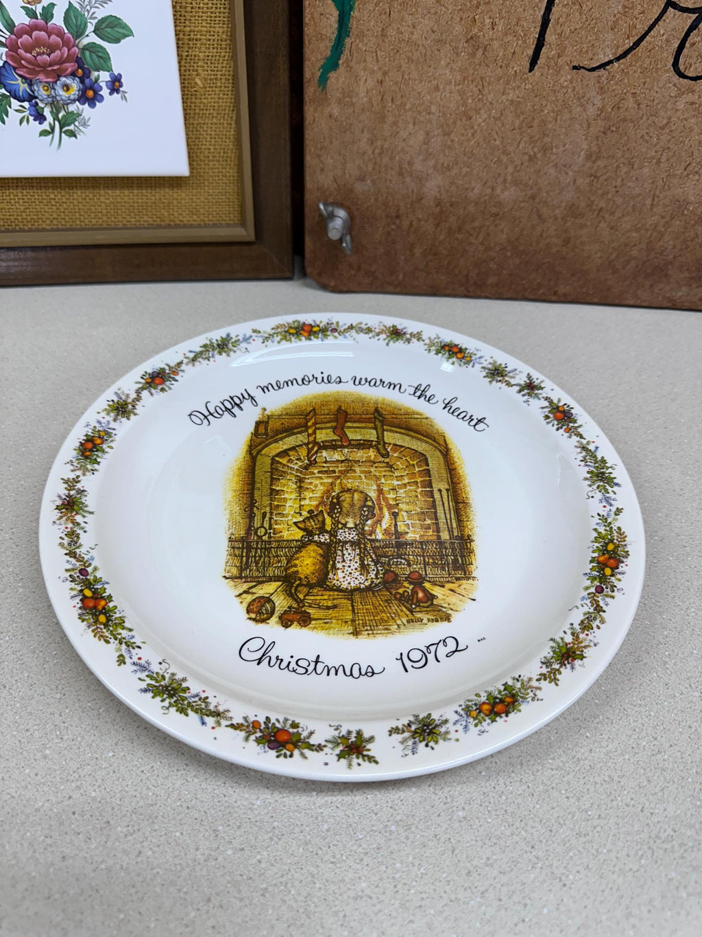 Vintage Holly Hobbie USA 1972 Christmas Plate Girl Cat Fireplace Stockings