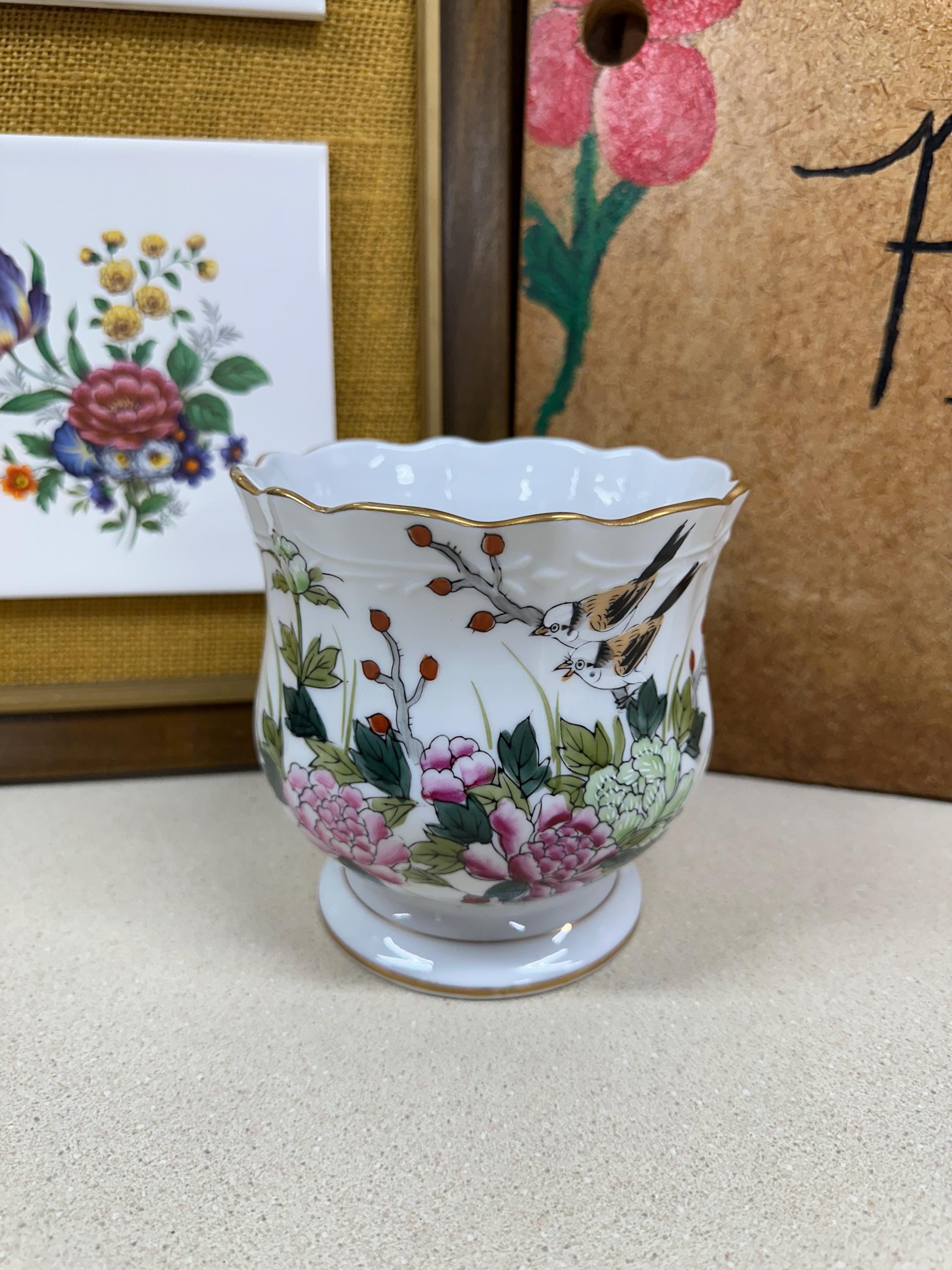 Vintage Kutani Vase: Floral Bird Design, Japanese Porcelain