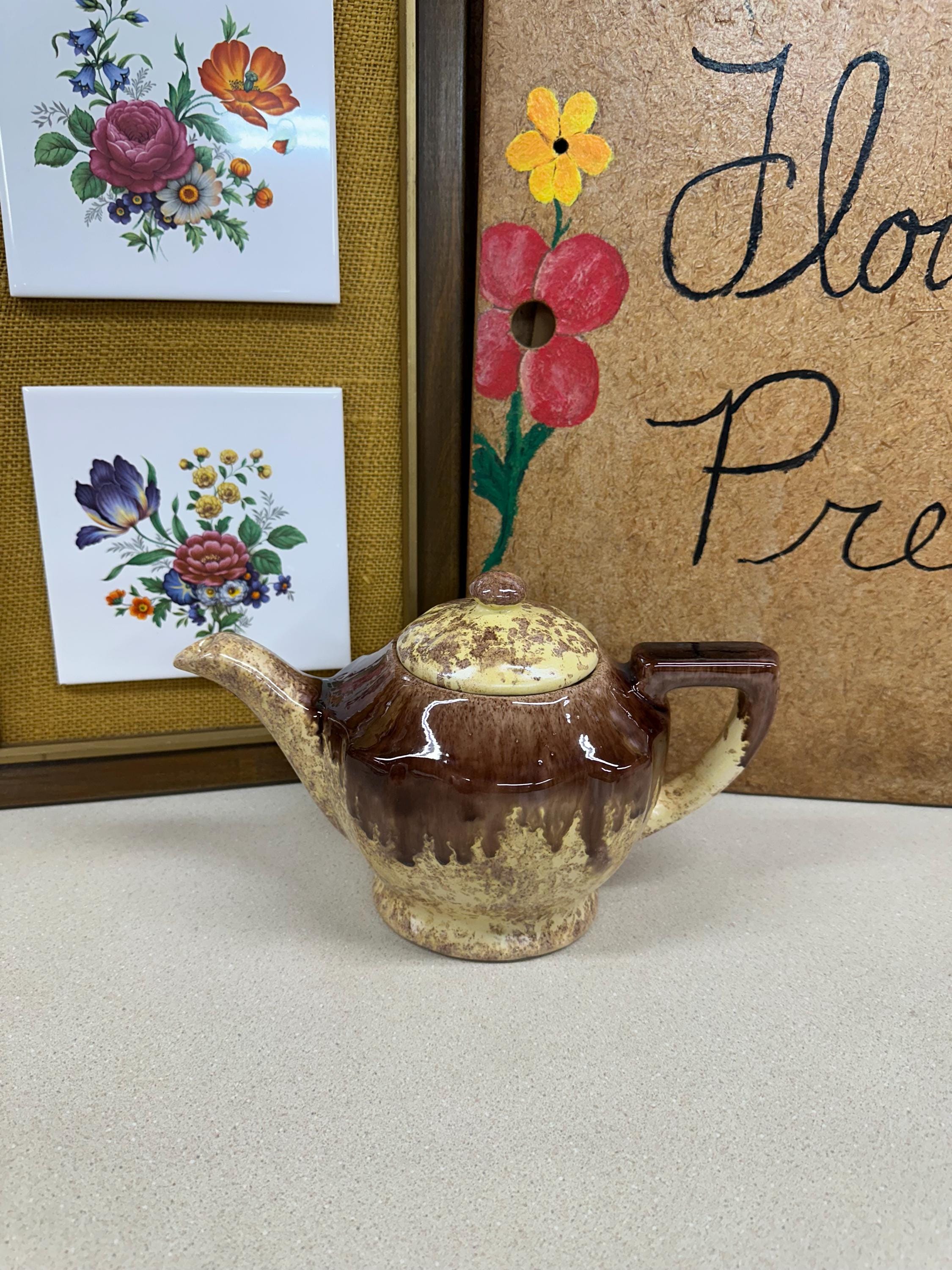 Vintage Teapot Tea Kettle: Gordon USA Brown Cream Neutral