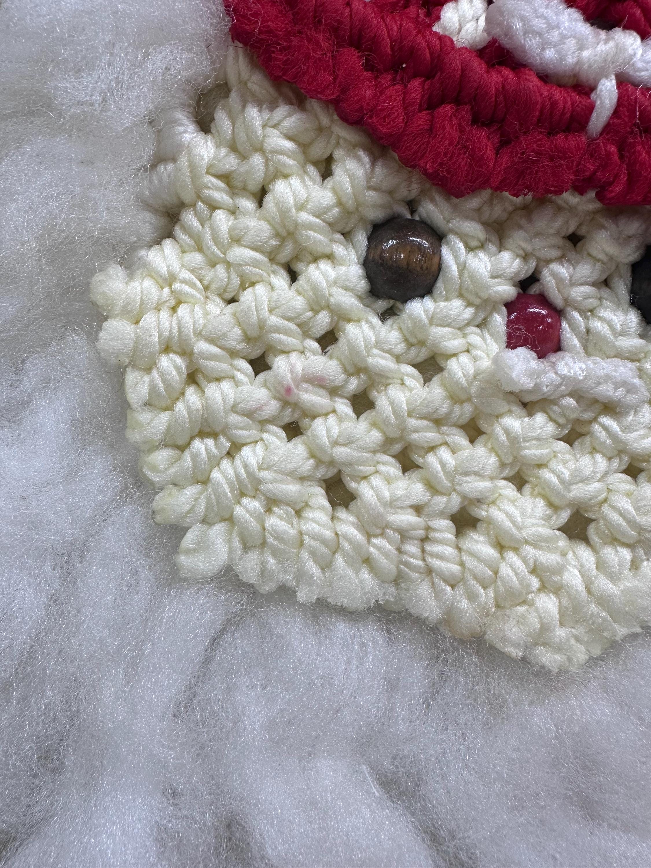 Vintage Macrame Santa Wall Hanging: Retro Holiday Decor (25x15 inches)