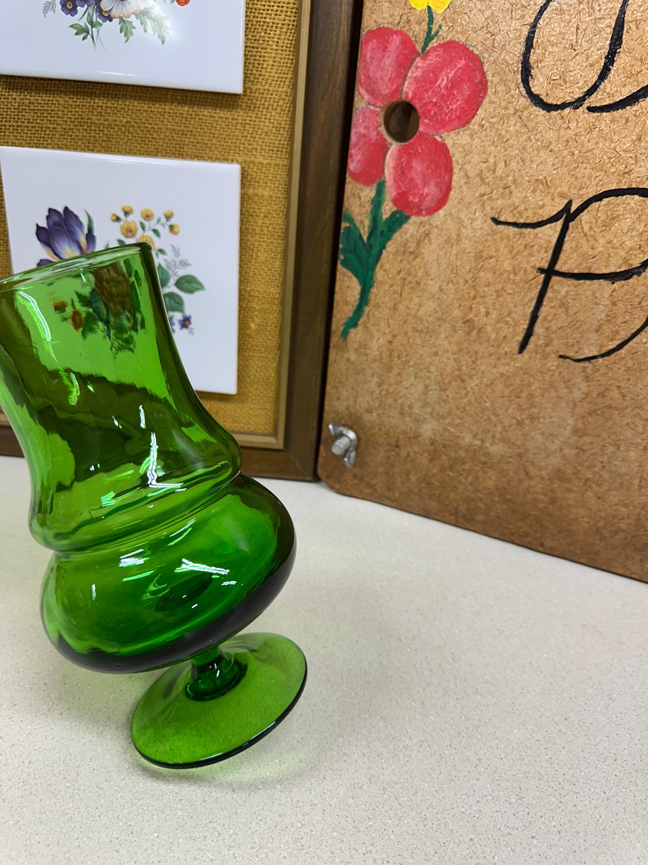 Emerald Green Glass Vase: Vintage Tablescape Wedding Decor