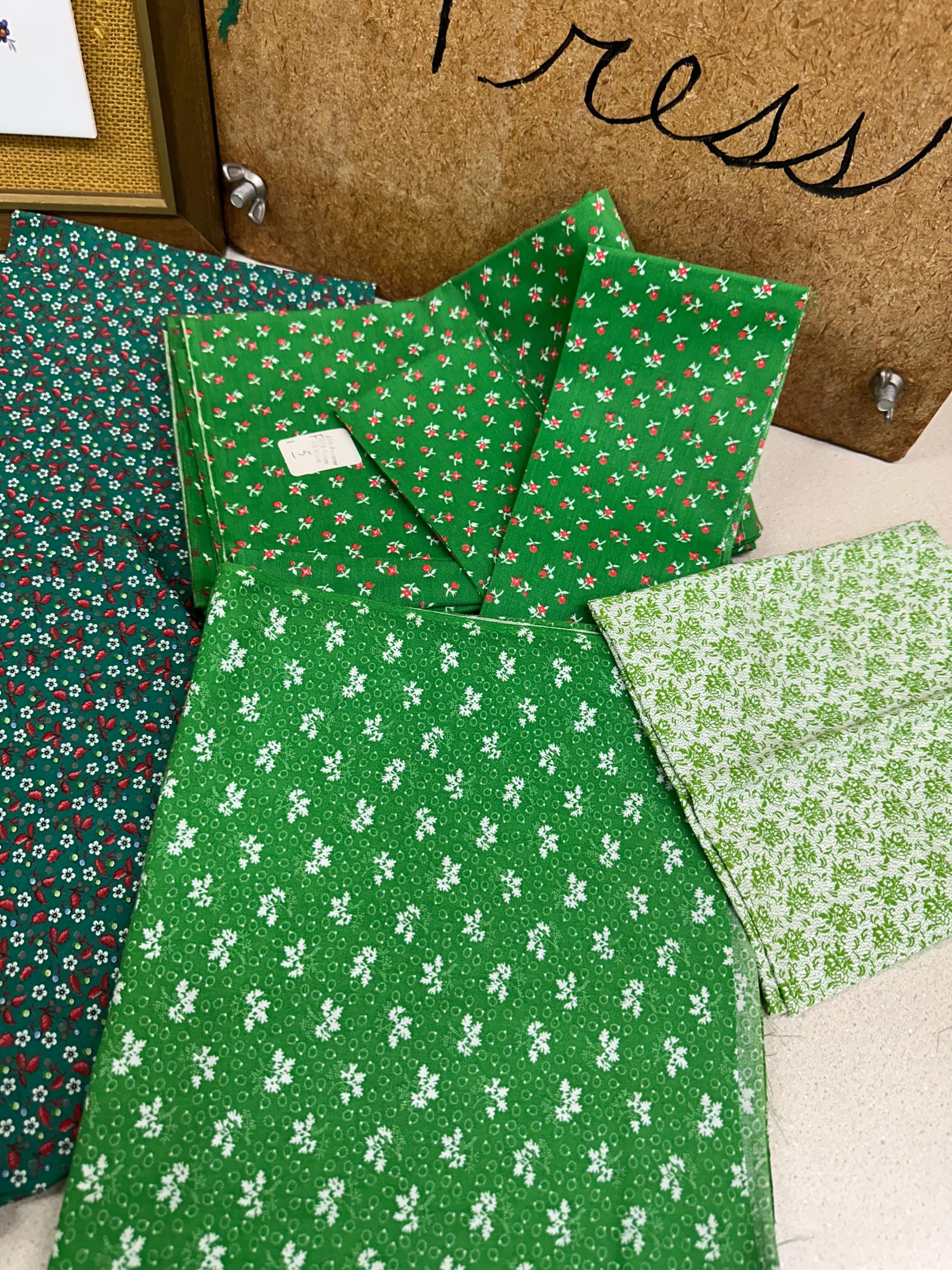 Vintage Floral Fabric Bundle: Retro Sewing & Craft Textiles - 5 Patterns