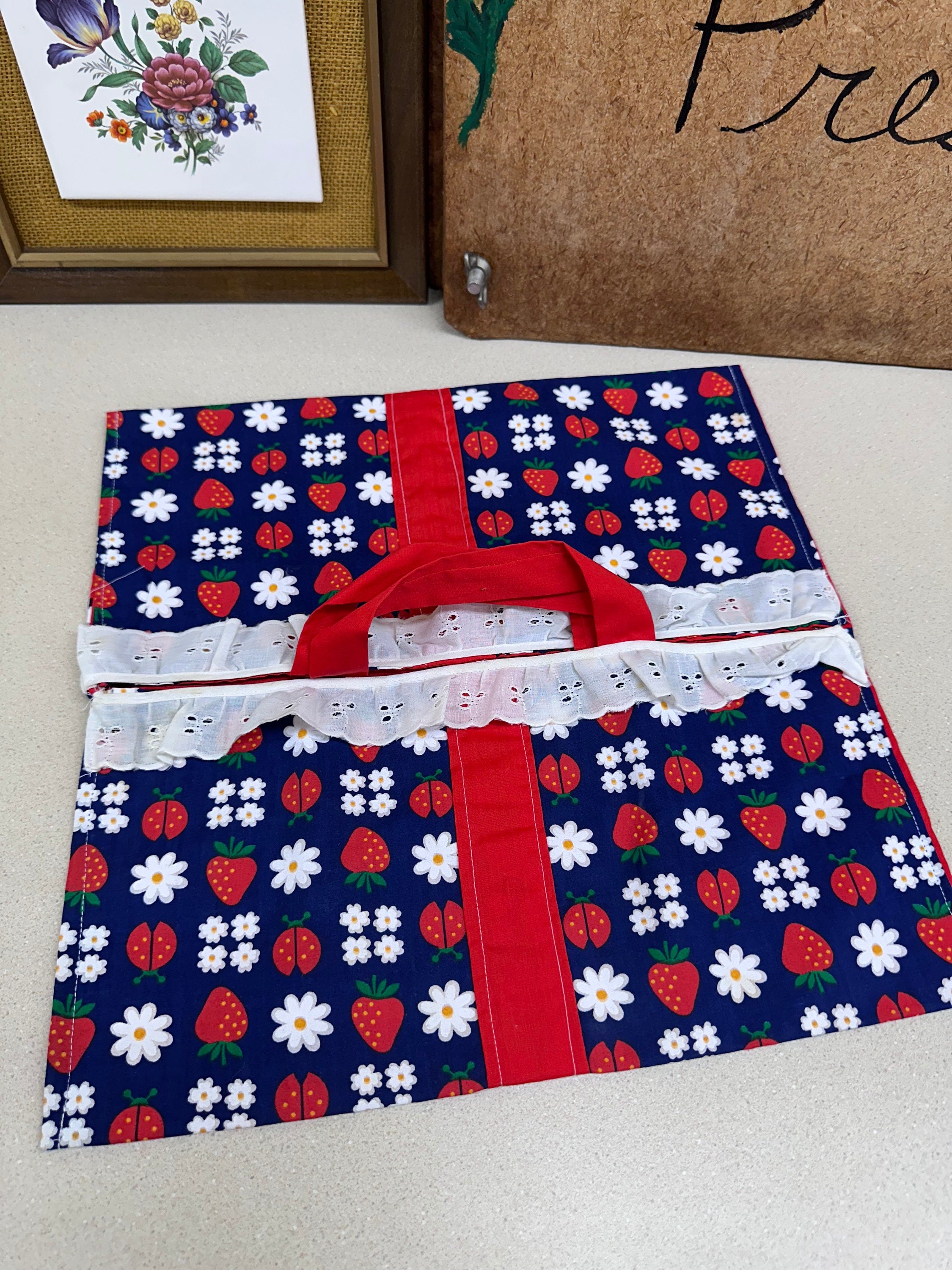 Handmade Casserole Carrier Pot Luck Dish Warmer with Handles Strawberries